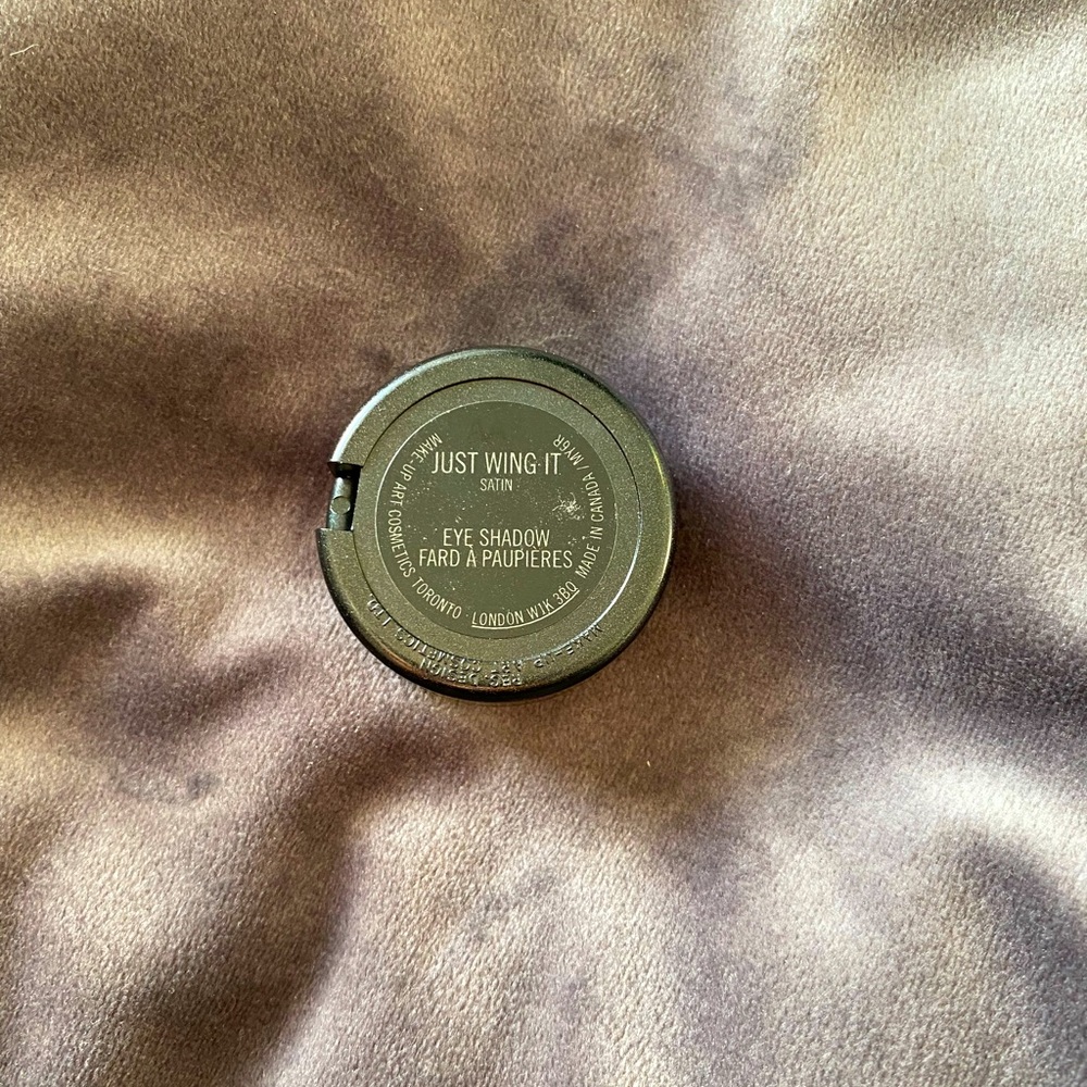 MAC Eyeshadow - Picture 2 of 2